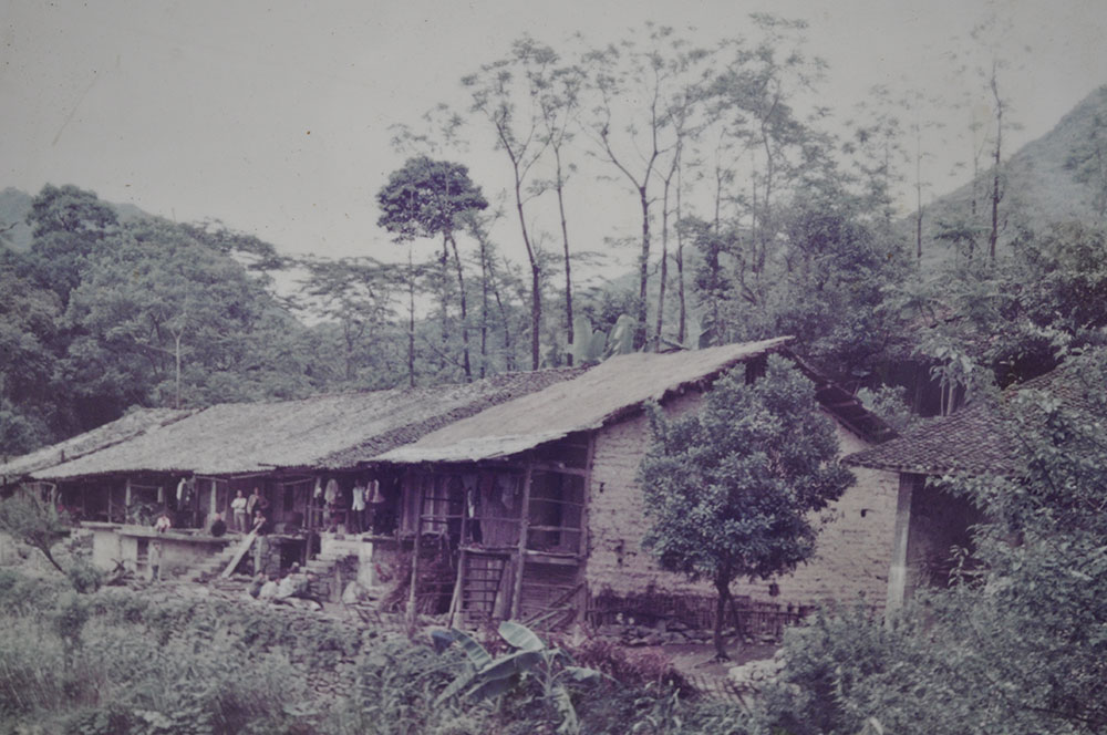 Nhà của ông Hứa Gia Khởi, làng Nặm Quang (Trung Quốc), nơi đồng chí Nguyễn Ái Quốc đã ở trong thời gian mở lớp huấn luyện chính trị cho các cán bộ Việt Nam (12-1940)